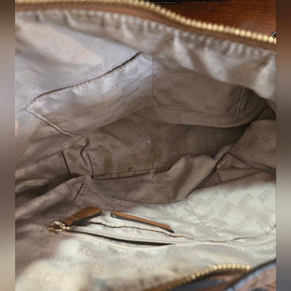 Michael Kors Smooth Leather Shoulder Bag EUC - Picture 8 of 14